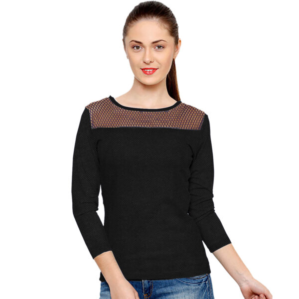 black round neck t-shirt